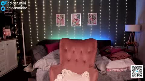 Snapshot of golden_miki chatting on 02.13.25 Shy in the streets but a freak in the sheets online show from 02.13.25