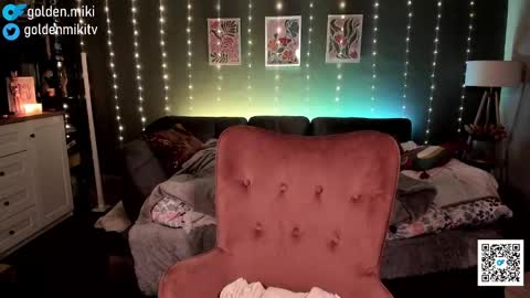 Snapshot of golden_miki chatting on 02.17.25 Shy in the streets but a freak in the sheets online show from 02.17.25