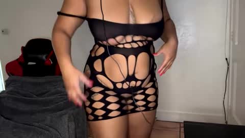 Snapshot of goldenpuss95 chatting on 09.16.25 GoldenPuss online show from 09.16.25