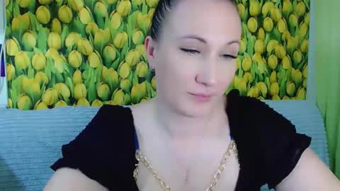 Snapshot of goldmoonn chatting on 04.02.26 goldmoonn online show from 04.02.26