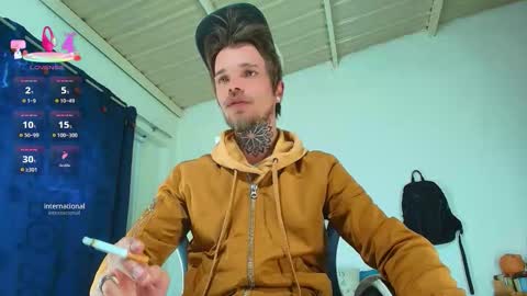 Snapshot of goldy_loyal99 chatting on 12.19.25 Goldy Loyal93 online show from 12.19.25