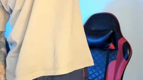 Snapshot of goodboy69i chatting on 02.14.26 goodboy69i online show from 02.14.26