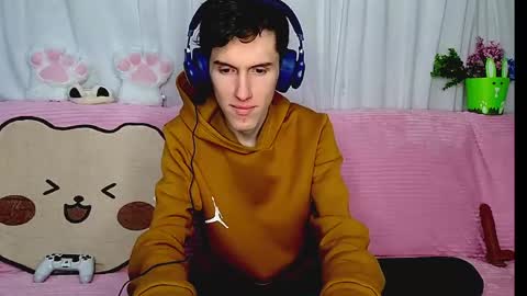 Snapshot of goodboyluca chatting on 05.04.26 Luca online show from 05.04.26