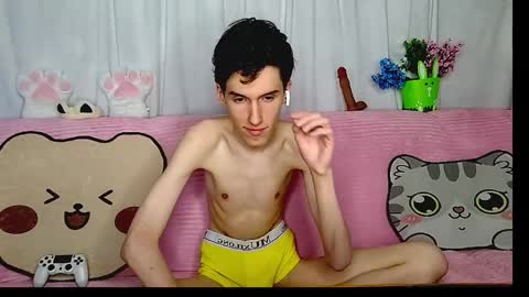 Snapshot of goodboyluca chatting on 05.11.26 Luca online show from 05.11.26