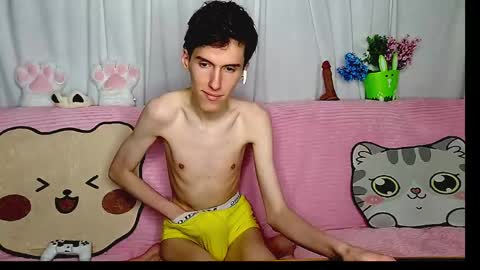 Snapshot of goodboyluca chatting on 05.11.26 Luca online show from 05.11.26
