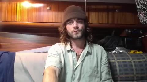 Snapshot of goodleek chatting on 10.18.25 gooleek online show from 10.18.25