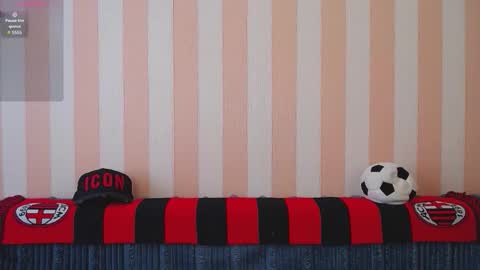 Snapshot of gordonhunt chatting on 02.12.26 Gordon Hunt online show from 02.12.26