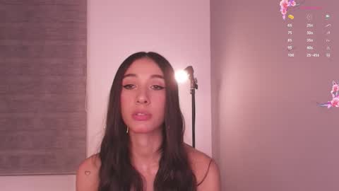 Snapshot of gorgeous_brunette chatting on 04.29.26 Rose online show from 04.29.26