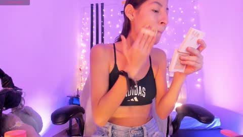 i am Jessi  I love animals and drawing I hope to get along with everyone. XOXO online show from 03.28.26