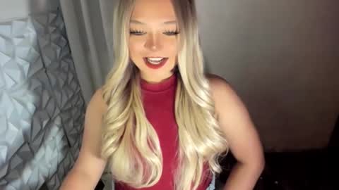 Snapshot of gorgeousamandarose chatting on 05.22.26 Amanda rose online show from 05.22.26