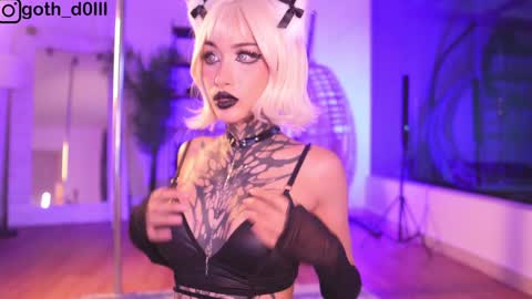Snapshot of goth_dolll chatting on 02.02.25 sophie Special celebration a the beach 300k followers 3011 and 0112 online show from 02.02.25