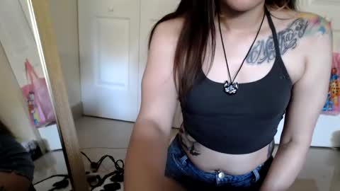 Snapshot of gothbaby305 chatting on 02.04.25 gothbaby305 online show from 02.04.25