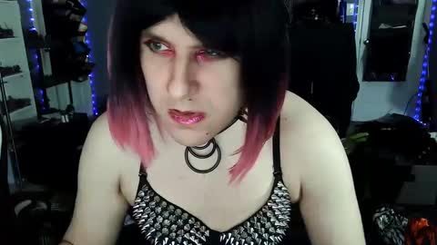 Snapshot of gothic123451 chatting on 12.30.24 Victoriana online show from 12.30.24