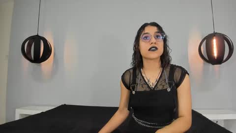 Snapshot of gothictemptress_ chatting on 01.02.25 karen online show from 01.02.25