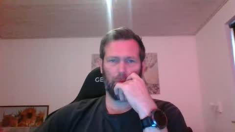 Snapshot of gottalop chatting on 11.05.25 gottalop online show from 11.05.25