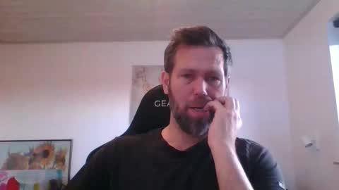 Snapshot of gottalop chatting on 11.26.25 gottalop online show from 11.26.25