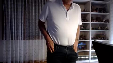 Snapshot of grandpach chatting on 02.20.25 grandpach online show from 02.20.25