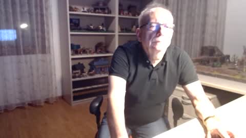 Snapshot of grandpach chatting on 02.21.25 grandpach online show from 02.21.25