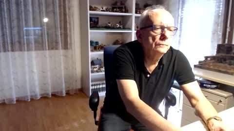 Snapshot of grandpach chatting on 02.21.25 grandpach online show from 02.21.25