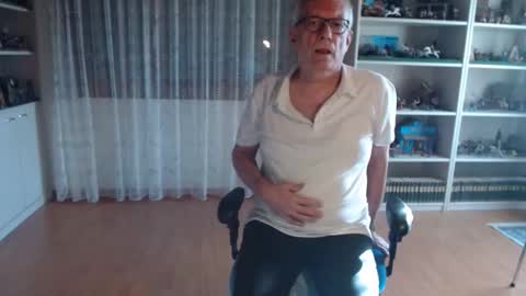 Snapshot of grandpach chatting on 11.29.25 grandpach online show from 11.29.25