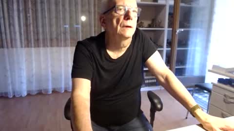 Snapshot of grandpach chatting on 05.27.26 grandpach online show from 05.27.26