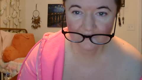 Snapshot of grateful42day chatting on 05.18.26 grateful42day online show from 05.18.26