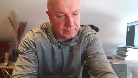 Snapshot of grau197077 chatting on 03.19.26 grau197077 online show from 03.19.26