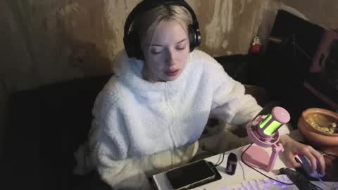 Snapshot of graylovescookies chatting on 12.19.24 graylovescookies online show from 12.19.24