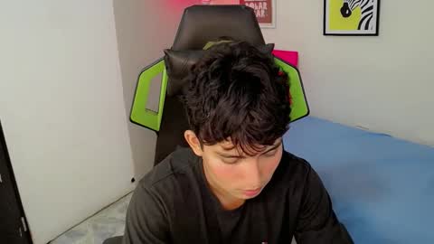 Snapshot of green_xox chatting on 12.01.25 GREEN online show from 12.01.25