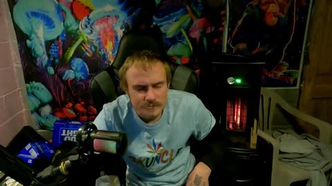 Snapshot of greenlungs8195 chatting on 12.29.24 Greenlungs8195 online show from 12.29.24