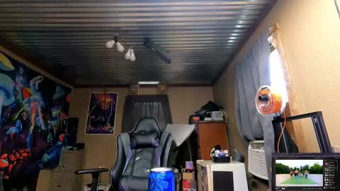 Snapshot of greenlungs8195 chatting on 11.01.25 Greenlungs8195 online show from 11.01.25