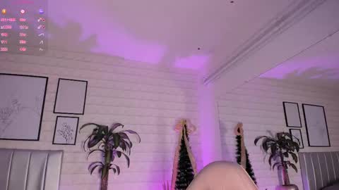 Snapshot of greennbella chatting on 12.19.25 online show from 12.19.25
