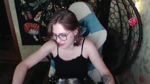 Snapshot of greenwitch9 chatting on 05.21.26 Lina online show from 05.21.26