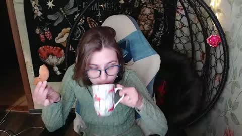 Snapshot of greenwitch9 chatting on 05.28.26 Lina online show from 05.28.26
