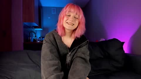 Greg-independent model online show from 01.16.25