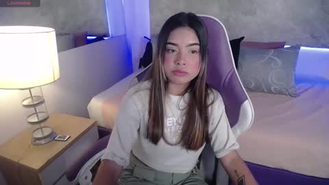 Snapshot of greta_rouse chatting on 12.18.24 Greta Rouse online show from 12.18.24