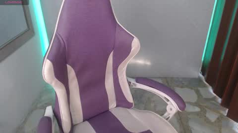 Snapshot of greta_rouse chatting on 12.26.24 Greta Rouse online show from 12.26.24