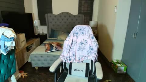 greta_v online show from 11.19.25