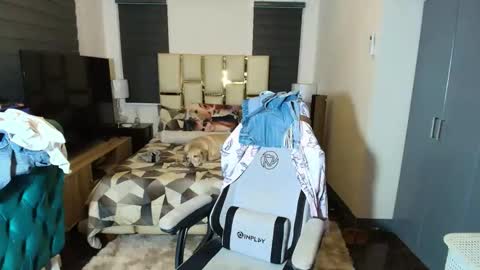 greta_v online show from 12.02.25