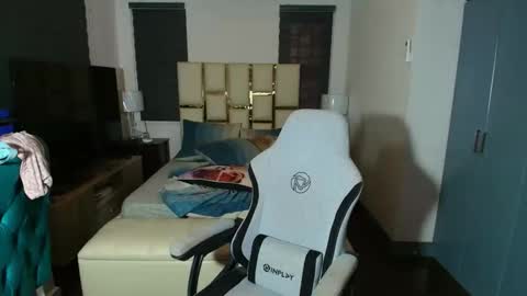 greta_v online show from 01.07.26