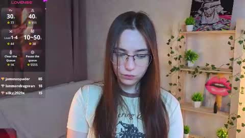 Snapshot of gretalinelle chatting on 06.13.26 Cutie Ellie online show from 06.13.26