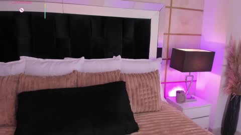 Greta Velvet  online show from 01.11.26