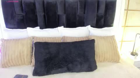 Greta Velvet  online show from 02.19.26