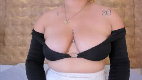 Snapshot of grettarouse chatting on 04.25.26 GRETA online show from 04.25.26