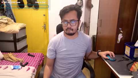 Snapshot of greybondage93 chatting on 12.19.25 Grey Hardy Slave online show from 12.19.25