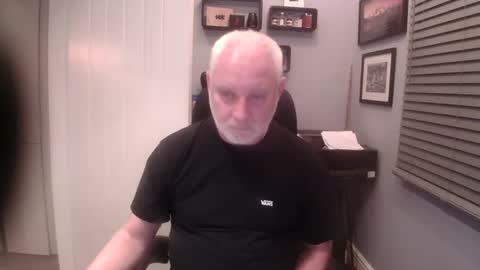 Snapshot of greyfox_6000 chatting on 01.27.25 greyfox_6000 online show from 01.27.25