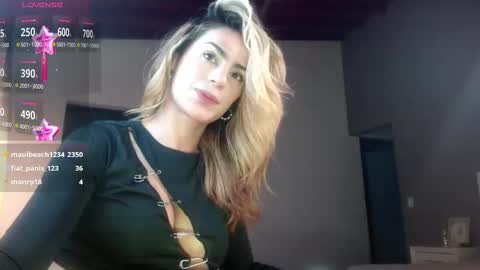 Snapshot of greyslopez chatting on 02.12.25 Greyslopez online show from 02.12.25