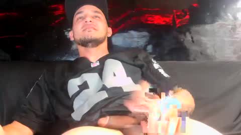 Snapshot of gripthahips chatting on 02.11.25 Gripthahips online show from 02.11.25