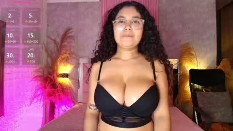 Snapshot of griselle_rousse chatting on 05.22.26 online show from 05.22.26