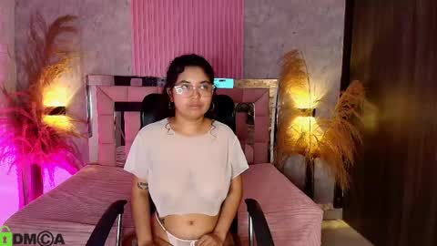 Snapshot of griselle_rousse chatting on 05.27.26 online show from 05.27.26